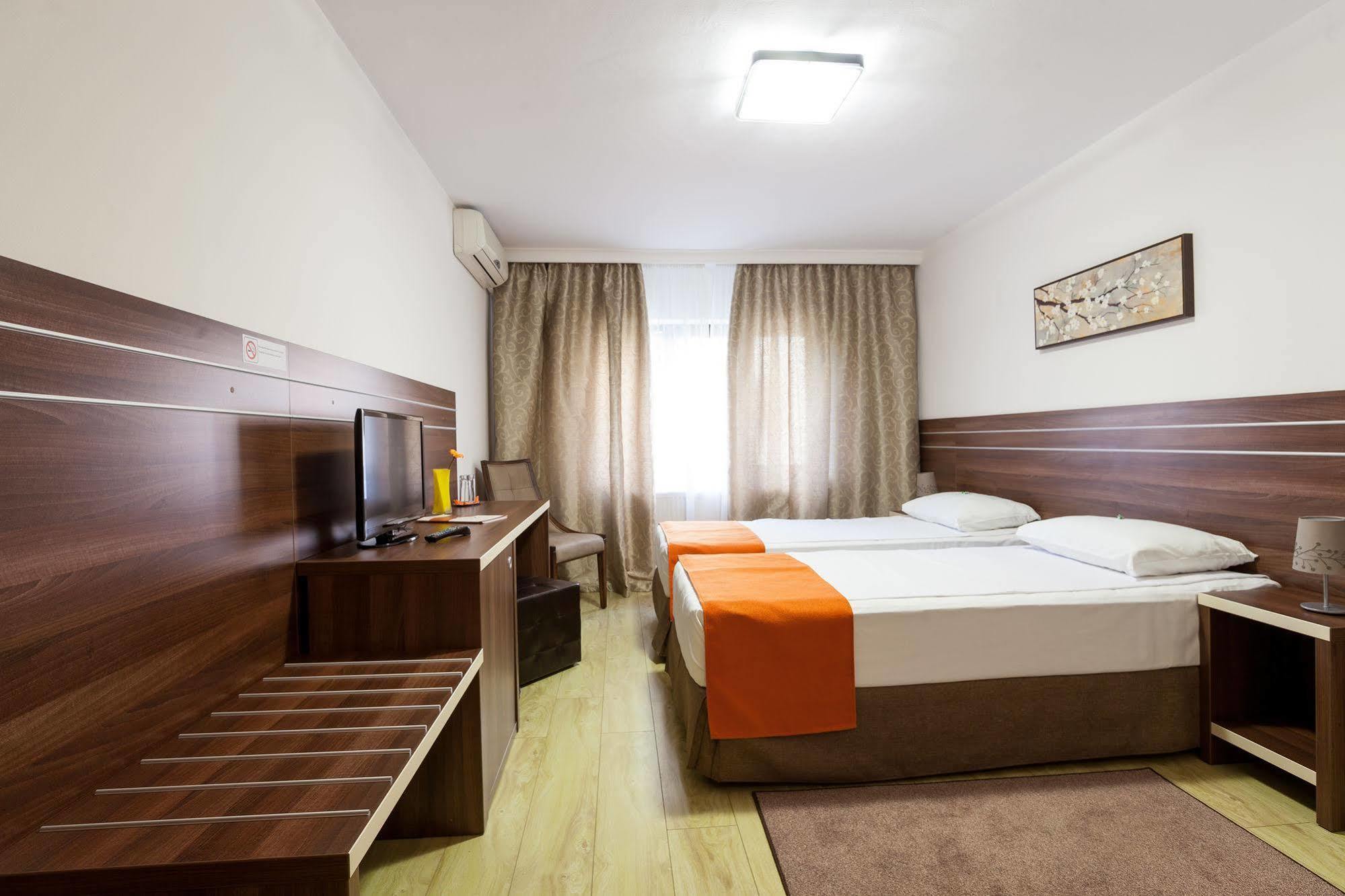בוקרשט Hotel Nelisse מראה חיצוני תמונה